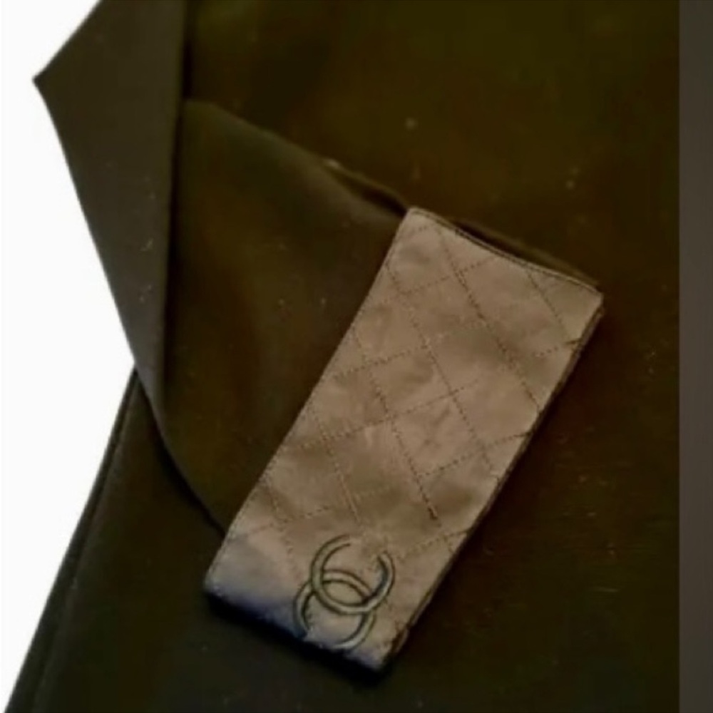 EXCELLENT LIKE NEW! Chanel 3/4 length sleeve Top Beauty Counter Top - Picture 2 of 14